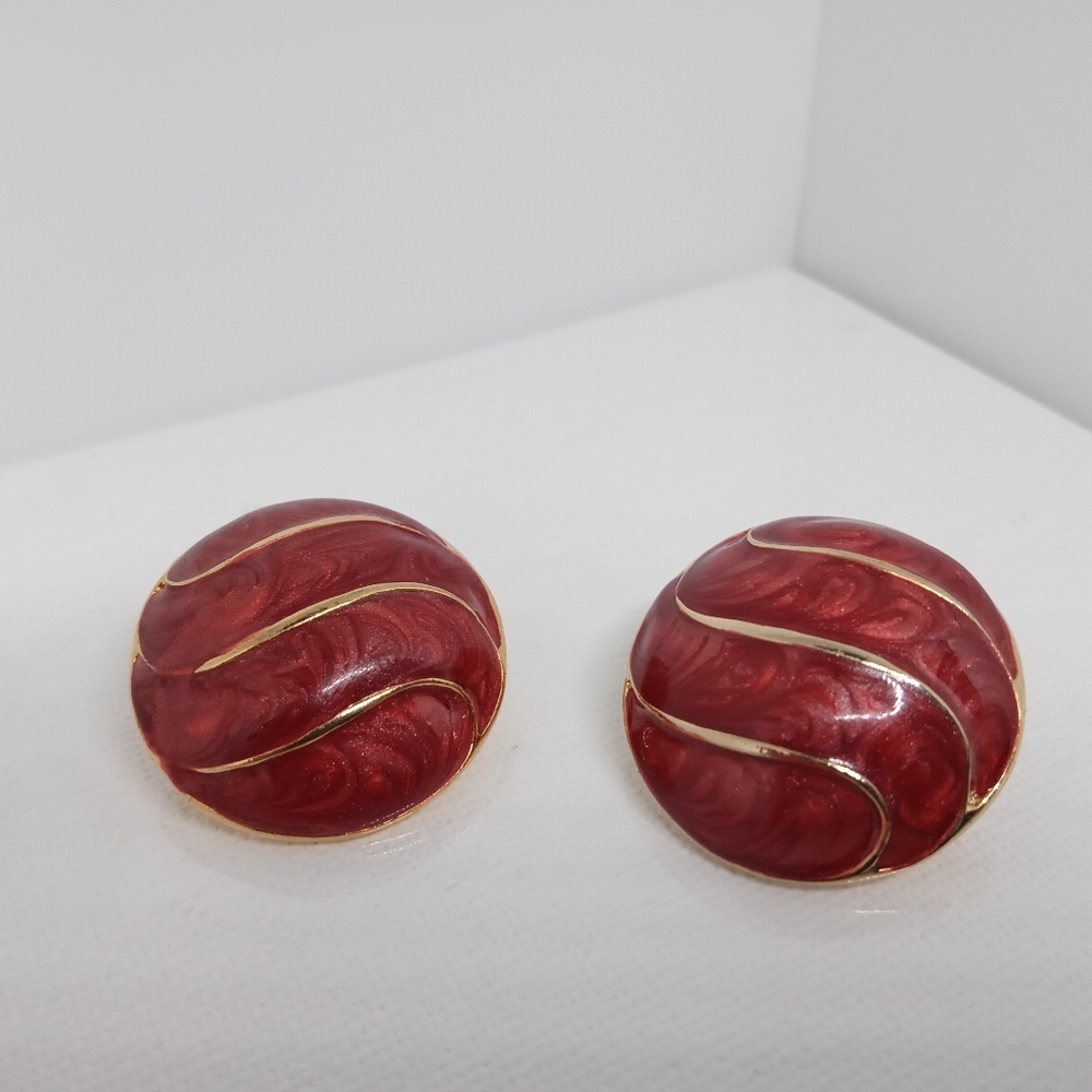 Beautiful 1" Chardonnay Baked Lacquered Enamel Clip On Goldtone Trim/ Backed